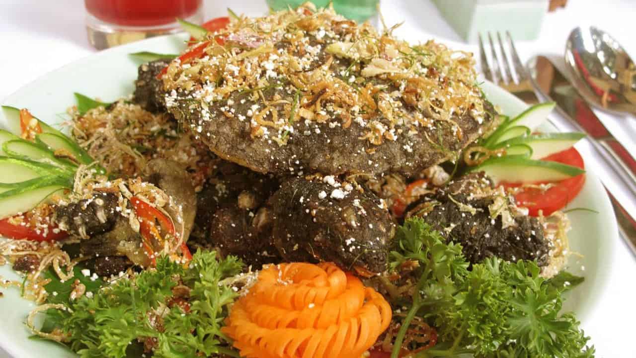 Cua đá rang muối – đặc sản Cà Mau
