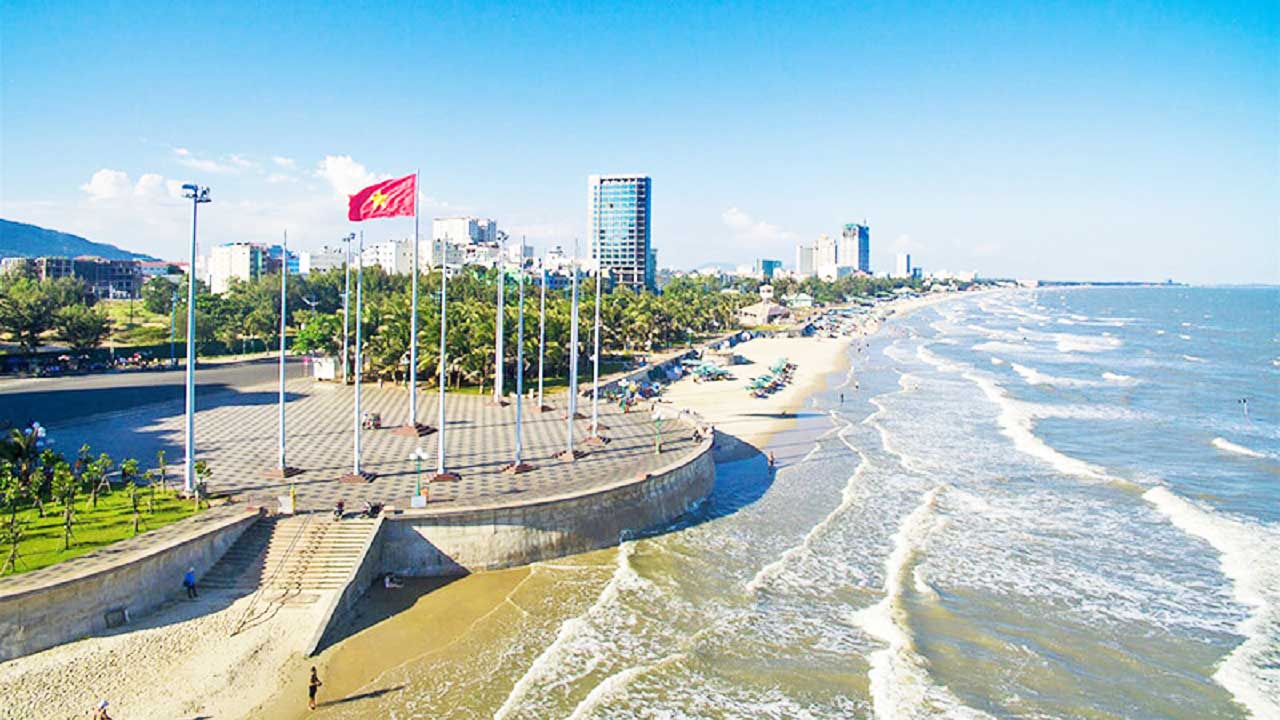 Biển Vũng Tàu thu hút khách du lịch