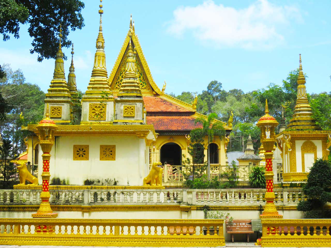 Thuê xe Cần Thơ đi Trà Vinh – Chùa Âng